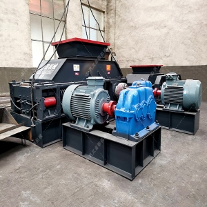 大型半自動(dòng)液壓對(duì)輥破碎機(jī)發(fā)貨 破碎瓜米石