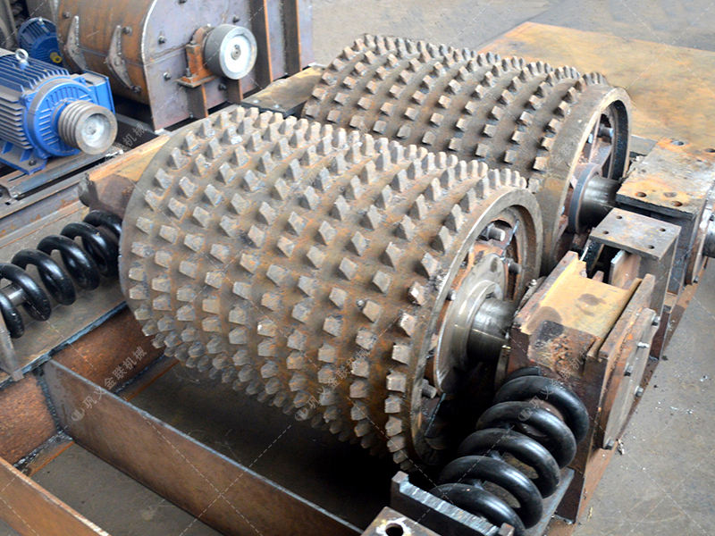 雙齒輥破碎機性能特點有哪些？是怎么破碎物料的？