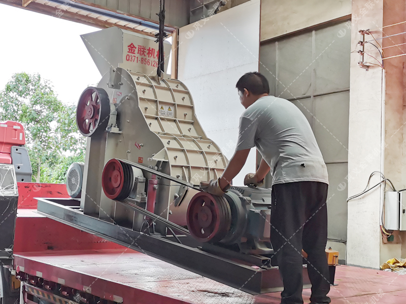 SCF88雙級(jí)破碎機(jī)發(fā)往云南 破碎頁(yè)巖