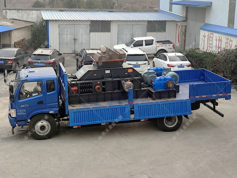 1000x700型全自動液壓對輥制砂機發(fā)貨