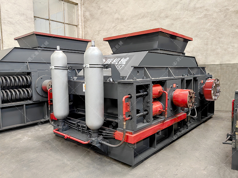 1200x800型液壓對輥制砂機發(fā)往烏魯木齊 鵝卵石制砂 1200x800型液壓對輥制砂機發(fā)往烏魯木齊 鵝卵石制砂