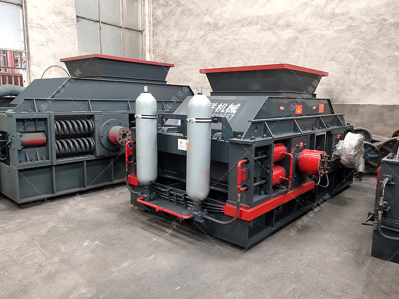 1200x800型液壓對輥制砂機發(fā)往烏魯木齊 鵝卵石制砂 1200x800型液壓對輥制砂機發(fā)往烏魯木齊 鵝卵石制砂