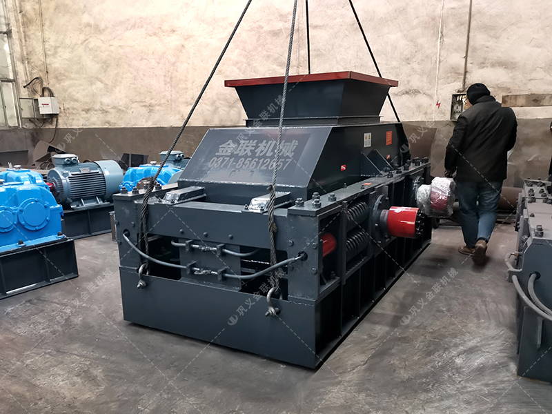 破碎鵝卵石大型鵝卵石破碎機(jī)設(shè)備發(fā)貨圖片