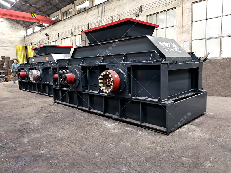 半自動大型對輥制砂機發(fā)貨 2PG1208制砂機設備發(fā)往廣東