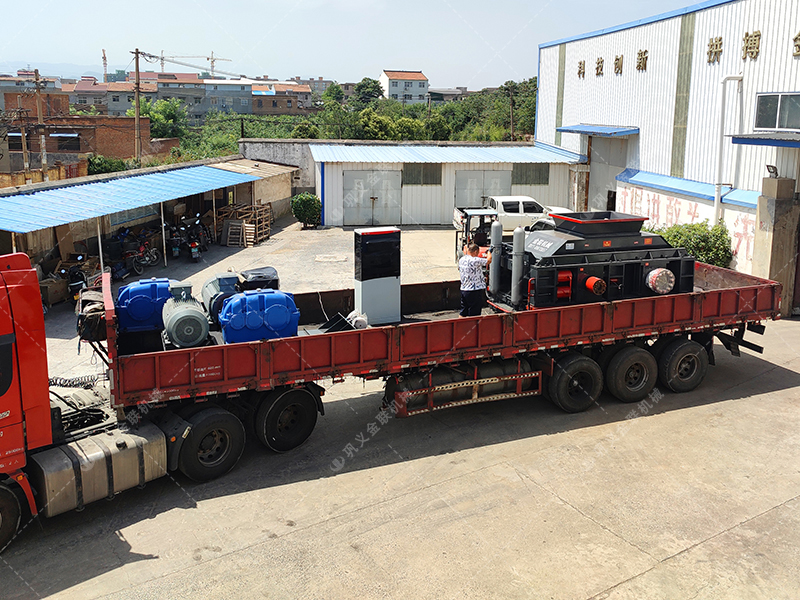 2PG1500x800大型直連式液壓對輥破碎制砂機(jī)發(fā)貨圖片