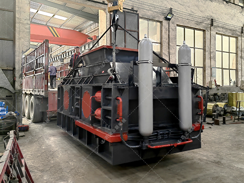 2PG1500x1000大型液壓對(duì)輥破碎機(jī)第二臺(tái)發(fā)往云南昆明 2PG1500x1000大型液壓對(duì)輥破碎機(jī)第二臺(tái)發(fā)往云南昆明