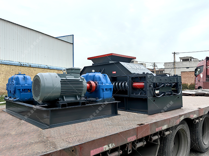 2PG800x600對輥破碎機發(fā)貨圖片_發(fā)往貴州貴陽_破碎鵝卵石 2PG800x600對輥破碎機發(fā)貨圖片_發(fā)往貴州貴陽_破碎鵝卵石