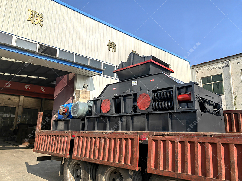 1200x800大型液壓直聯(lián)對輥破碎機(jī)發(fā)往河南 1200x800大型液壓直聯(lián)對輥破碎機(jī)發(fā)往河南