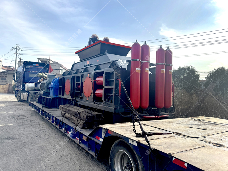 高品質(zhì)混凝土用砂難求？液壓對(duì)輥破碎機(jī)來幫你！