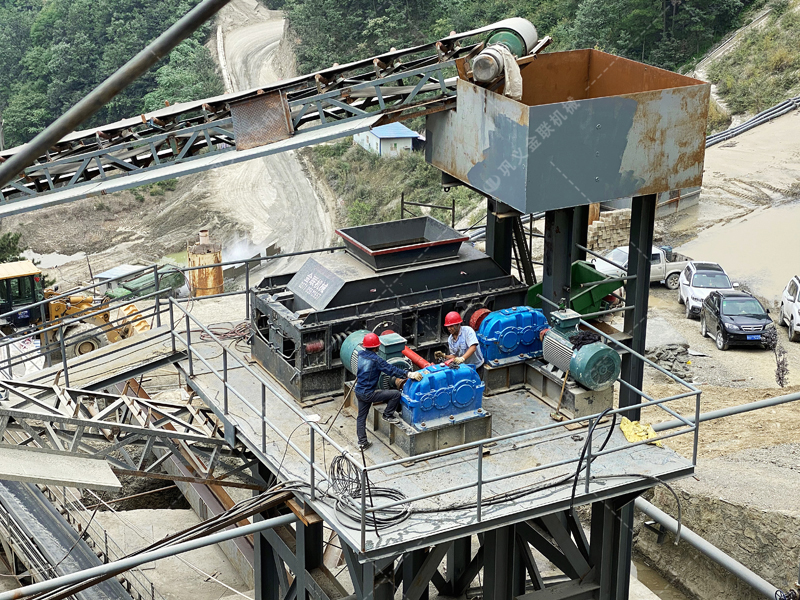 傳統(tǒng)破碎生產(chǎn)線為何要加裝對輥破碎機作為終破設(shè)備？