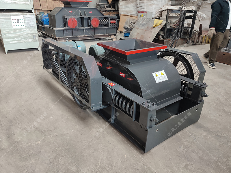 高碳硅鐵特別脆？防過(guò)粉碎雙齒輥有何特殊設(shè)計(jì)？