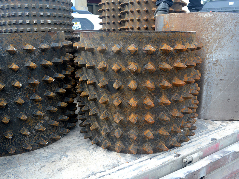 看雙齒輥破碎機(jī)如何將原料 “變廢為寶”，鑄就高利潤顆粒塊